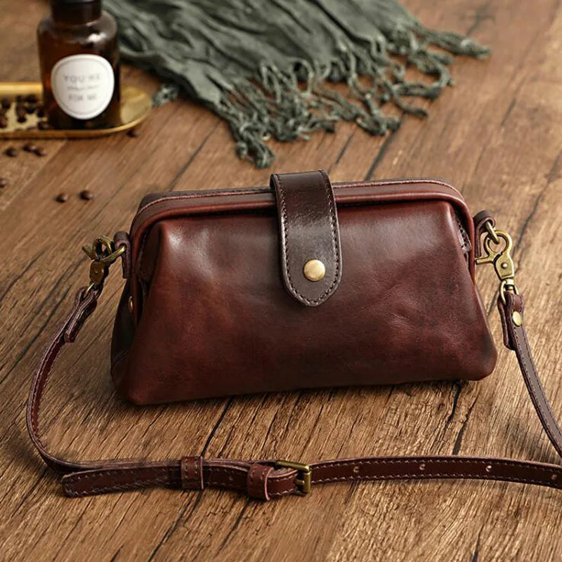 Edis | Bolsa de Hombro Retro Clásica en Formato Compacto