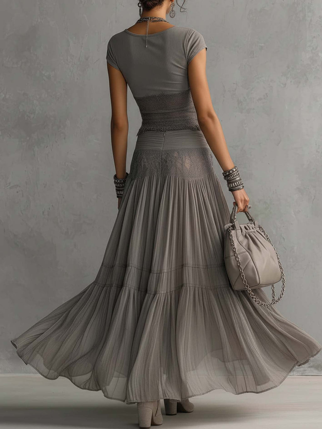 Alba - Conjunto completo con top gris de paneles de encaje y falda larga plisada
