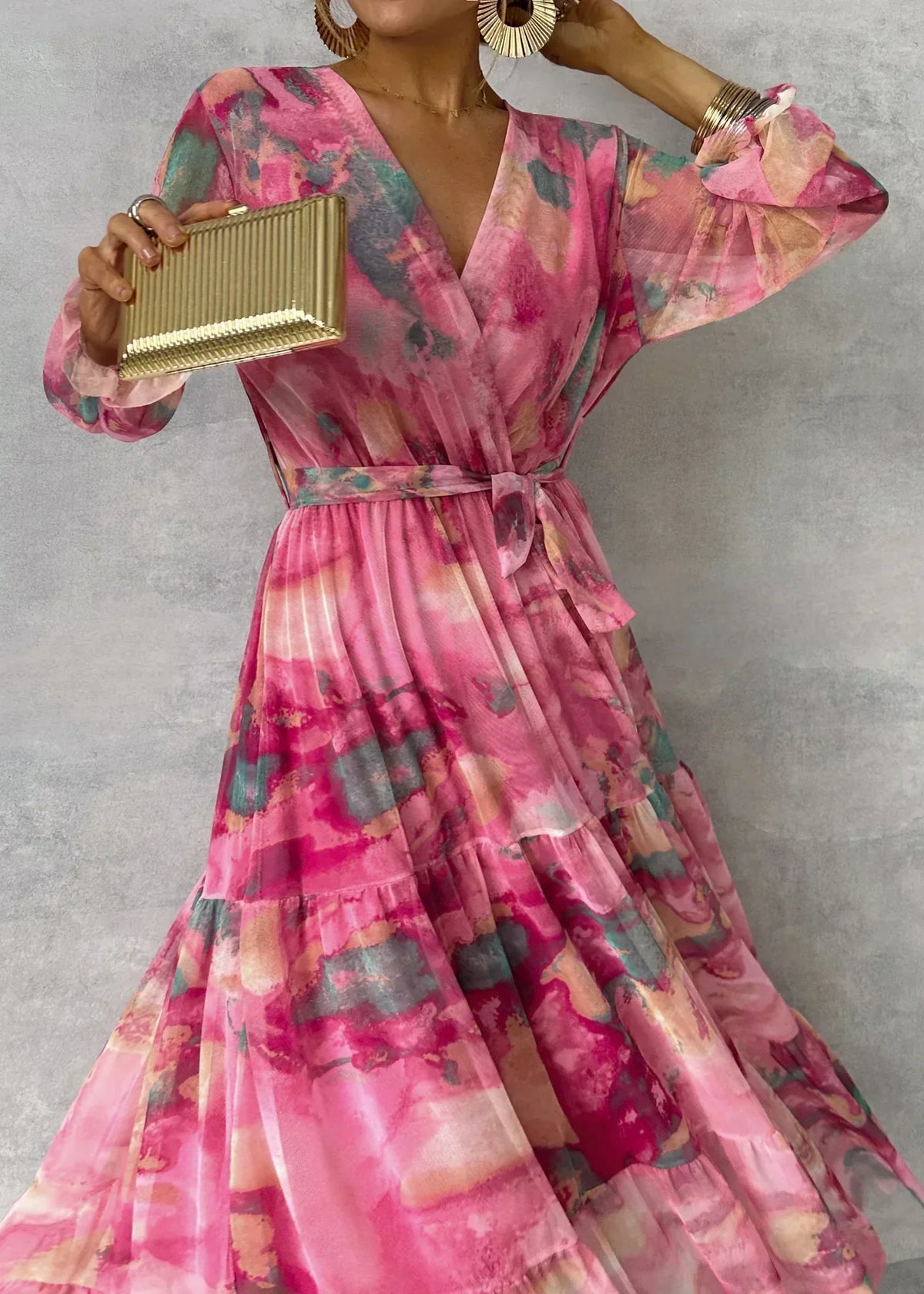 Vestido largo floral plisado y fluido de mujer con cinturón
