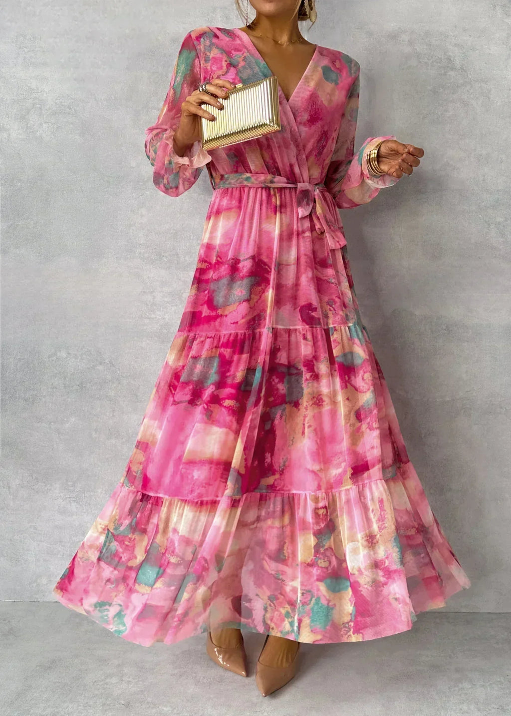 Vestido largo floral plisado y fluido de mujer con cinturón