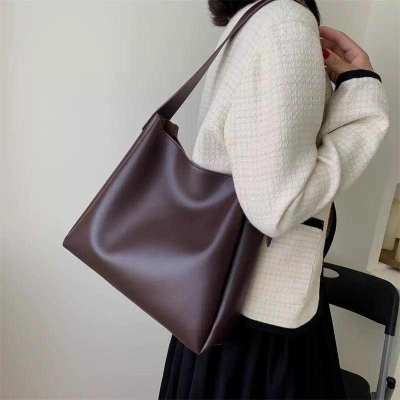 Asløg | Bolso de Hombro Minimalista en Corte Moderno