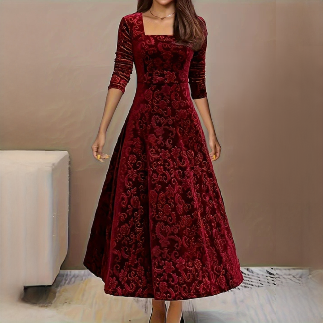 Vestido elegante de mujer en tejido suave y fluido