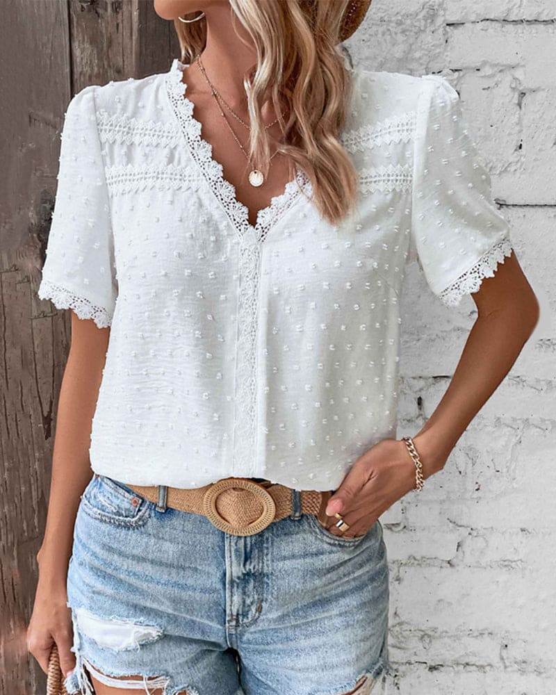 ZOE | Blusa de encaje de mangas cortas con escote en V