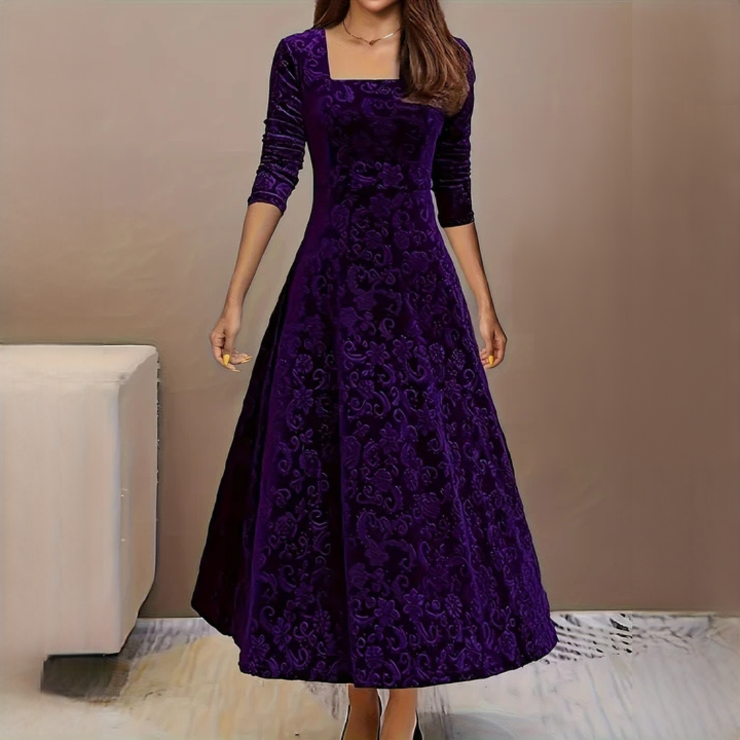 Vestido elegante de mujer en tejido suave y fluido