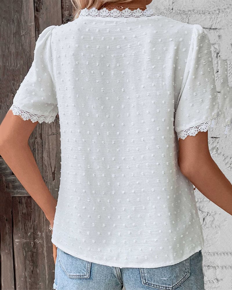 ZOE | Blusa de encaje de mangas cortas con escote en V