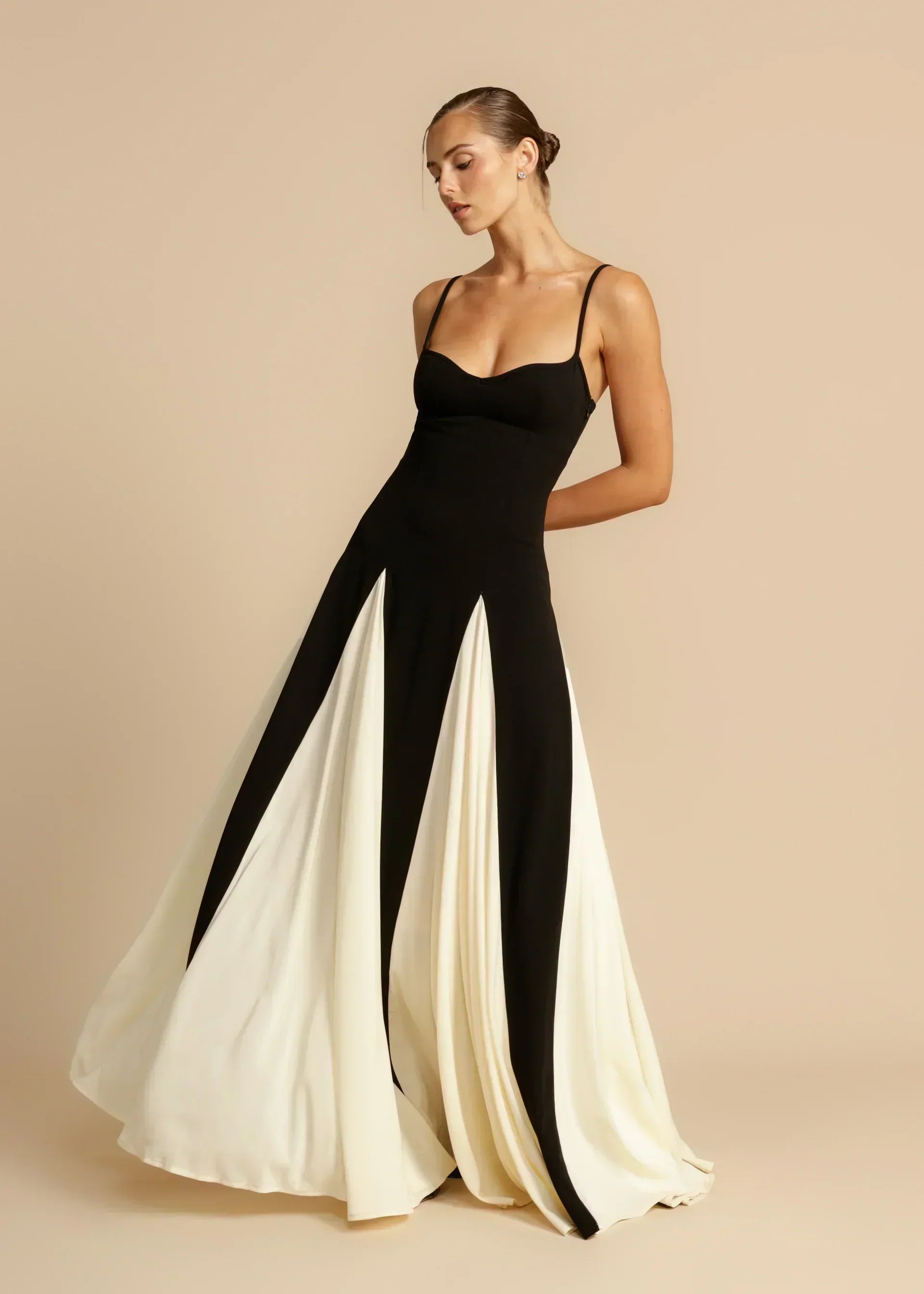 Celia | Vestido Maxi Elegante con Volantes en Contraste