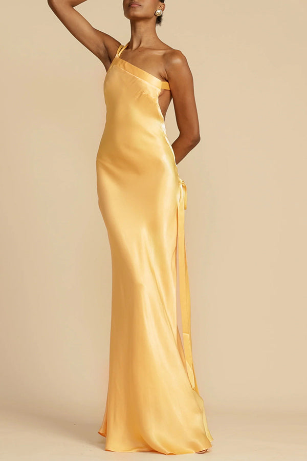 Vestido maxi satinado asimétrico