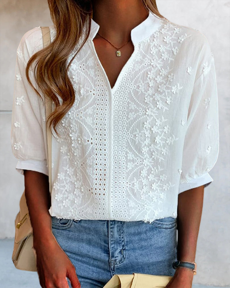 Blusa con escote en V y mangas abullonadas con encaje
