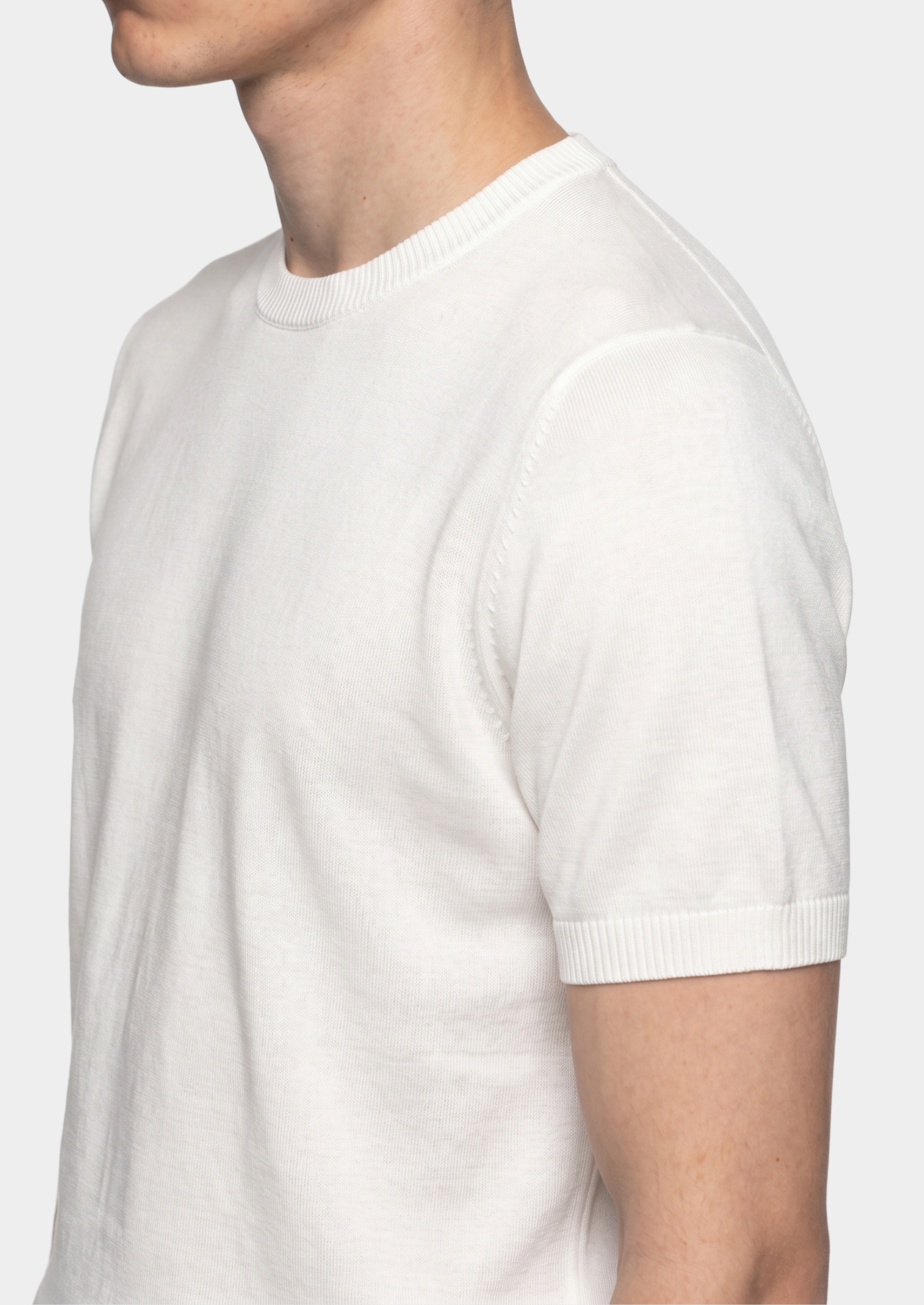 ESSENTIAL WHITE KNITTED CREWNECK T-SHIRT