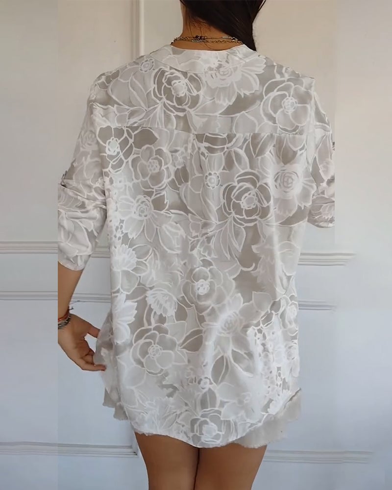 Blusa Estampada Abotonada con Cuello en V
