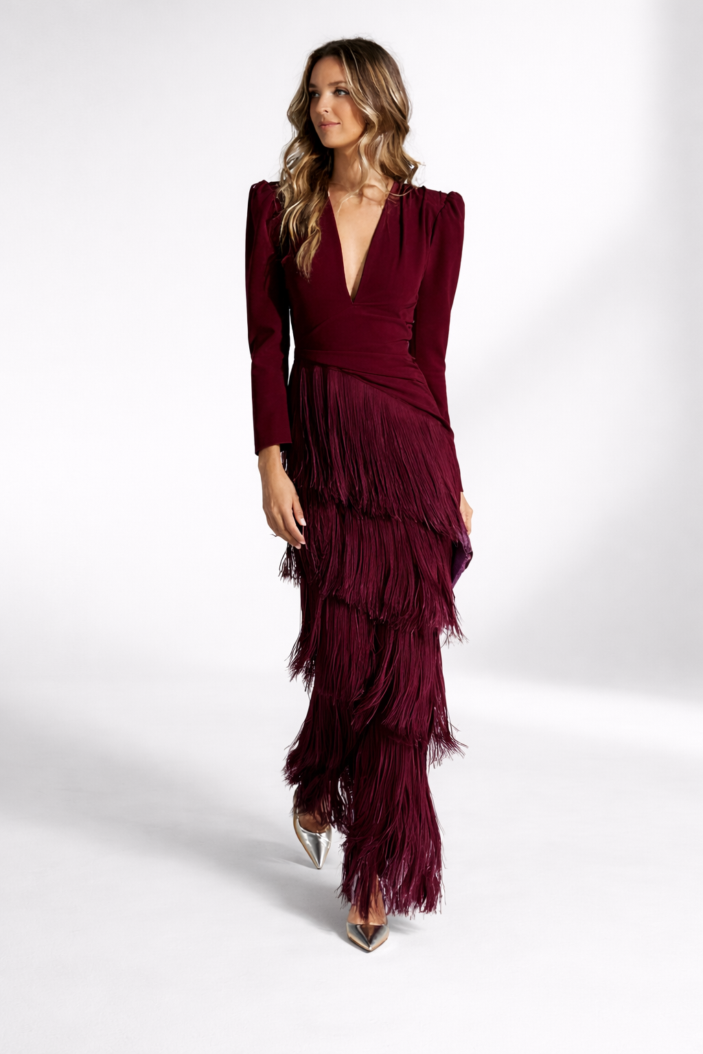 Vestido Midi Con Flecos Elegante — Silueta Refinada y Dinámica