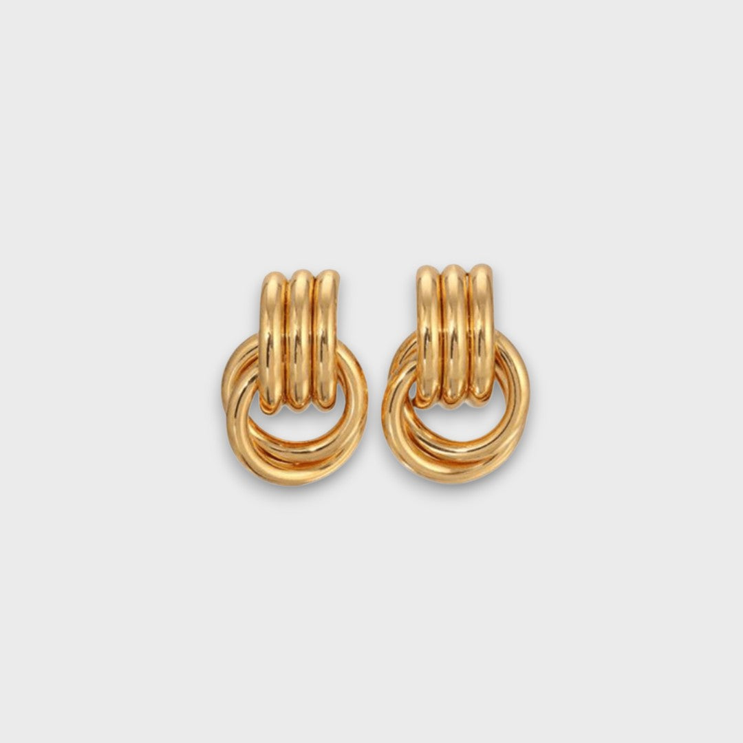 Nela – Pendientes de nudo en filigrana de latón dorado