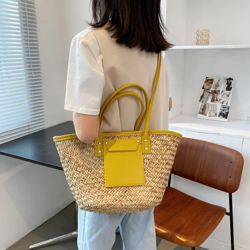 Torborg | Elegante bolso de paja con acentos de cuero
