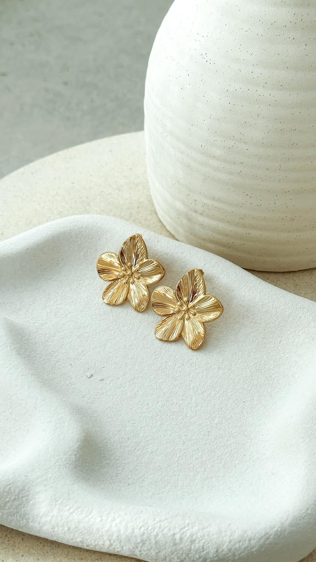 Lexi | Aretes de Flor Bañados en Oro