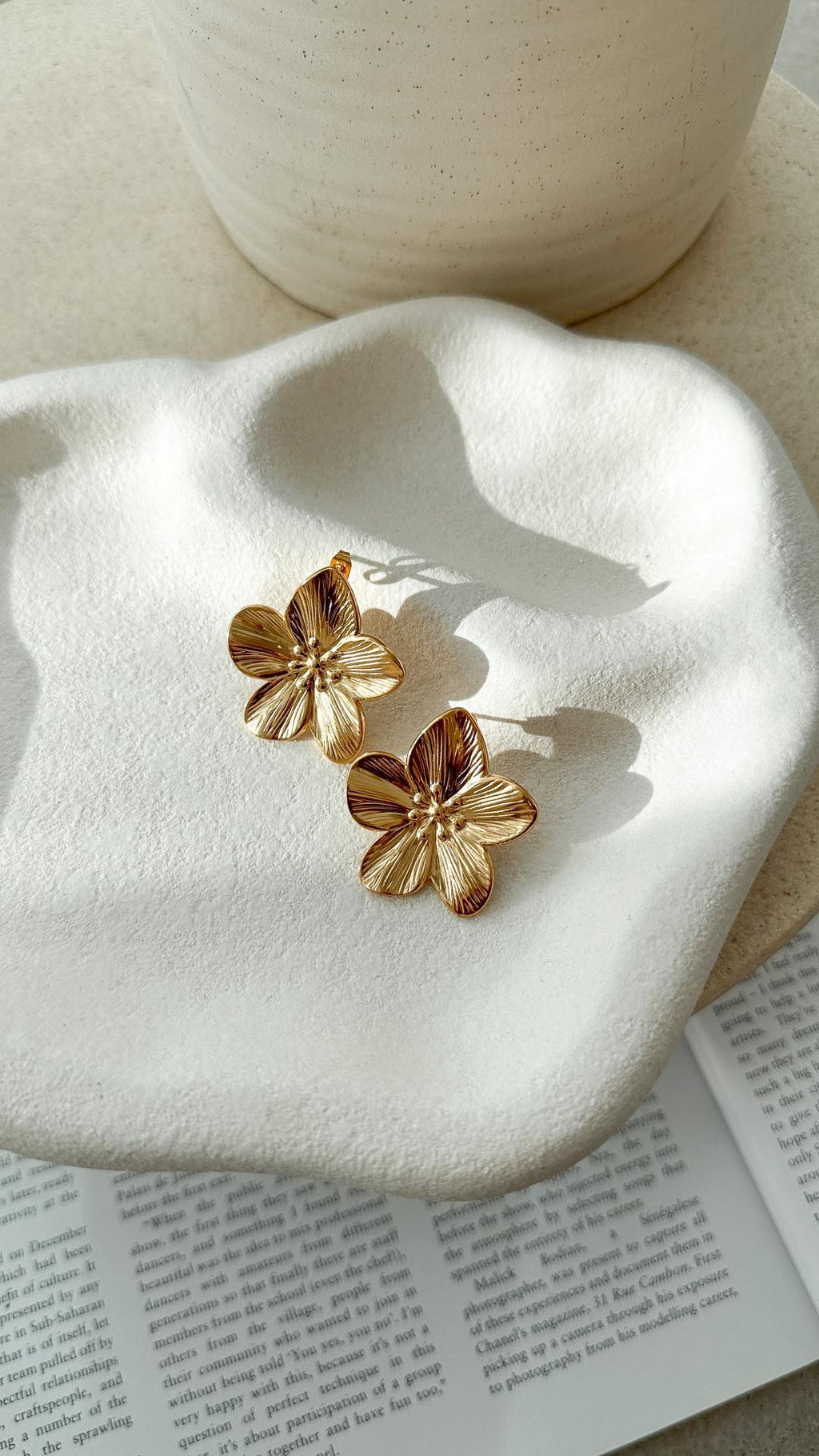 Lexi | Aretes de Flor Bañados en Oro