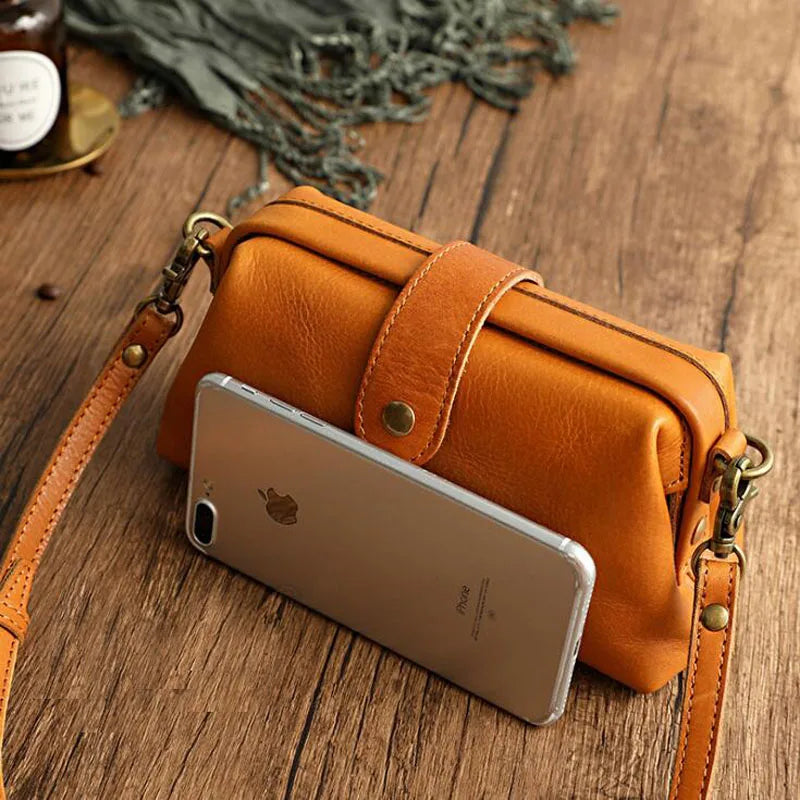 Edis | Bolsa de Hombro Retro Clásica en Formato Compacto