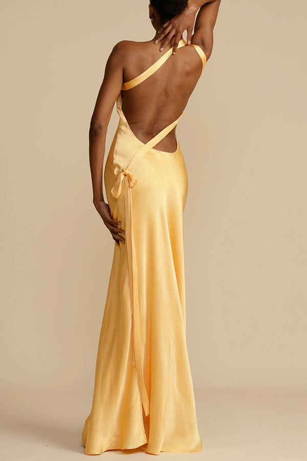 Vestido maxi satinado asimétrico