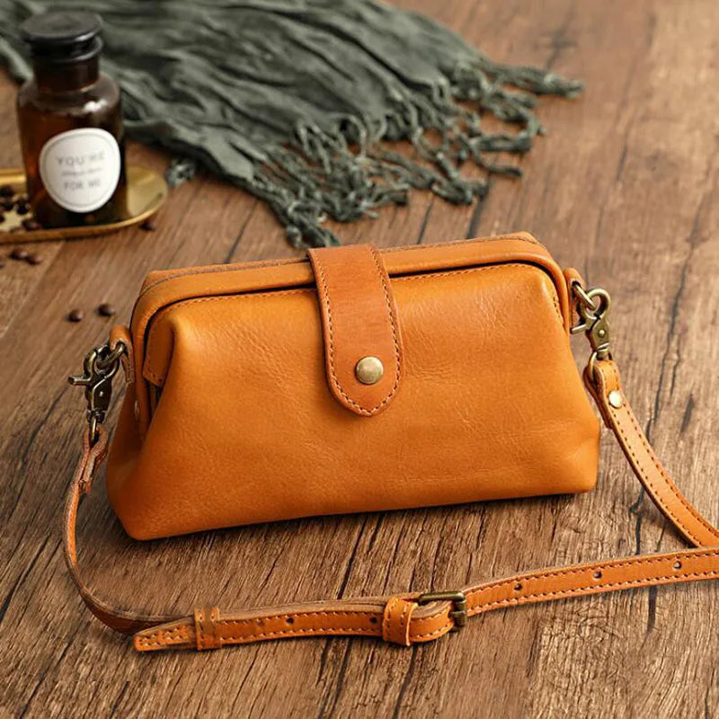 Edis | Bolsa de Hombro Retro Clásica en Formato Compacto