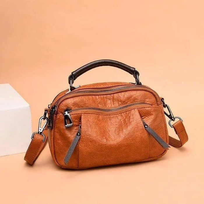 Finbjørg | Bolsa Pequeña y Versátil en Tono Cognac Dorado