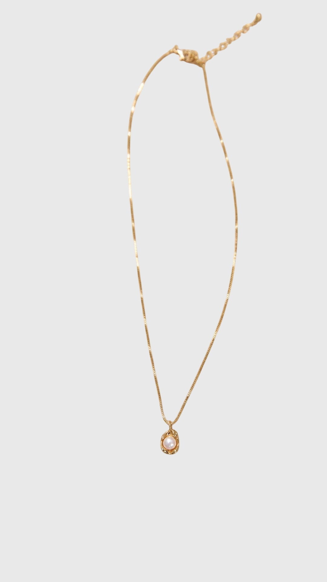 Bailey | Collar con Colgante en Perla Dorada